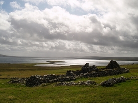 Abandoned croft with the Loch and Holm of Heogland